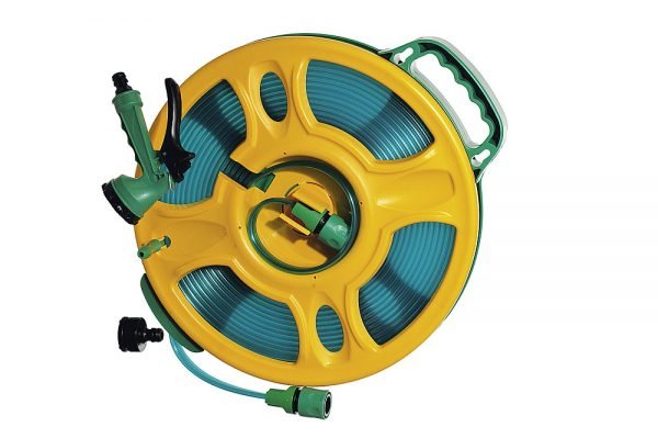 9977261-3_Kammer_Flachschlauch_15_m_mit_Spruehdusche_und_3_4_Zoll_Gewindeanschluss-Standard-01 Crijevo za vodu na kolutu 15m - 3 komore