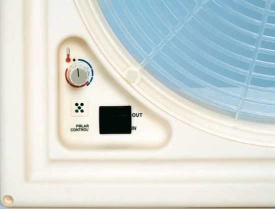 PROZOR KROVNI FIAMMA TURBO VENT 36180_4 Prozor krovni 40x40 Fiamma TurboVent 12v