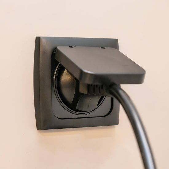 utičnica schuko-7 Utičnica schuko C-line 220V anthracit